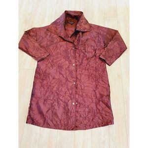 Travelsmith L Raincoat Maroon Crinkly Nylon Crepe Shimmer‎ Snap Closure Pockets